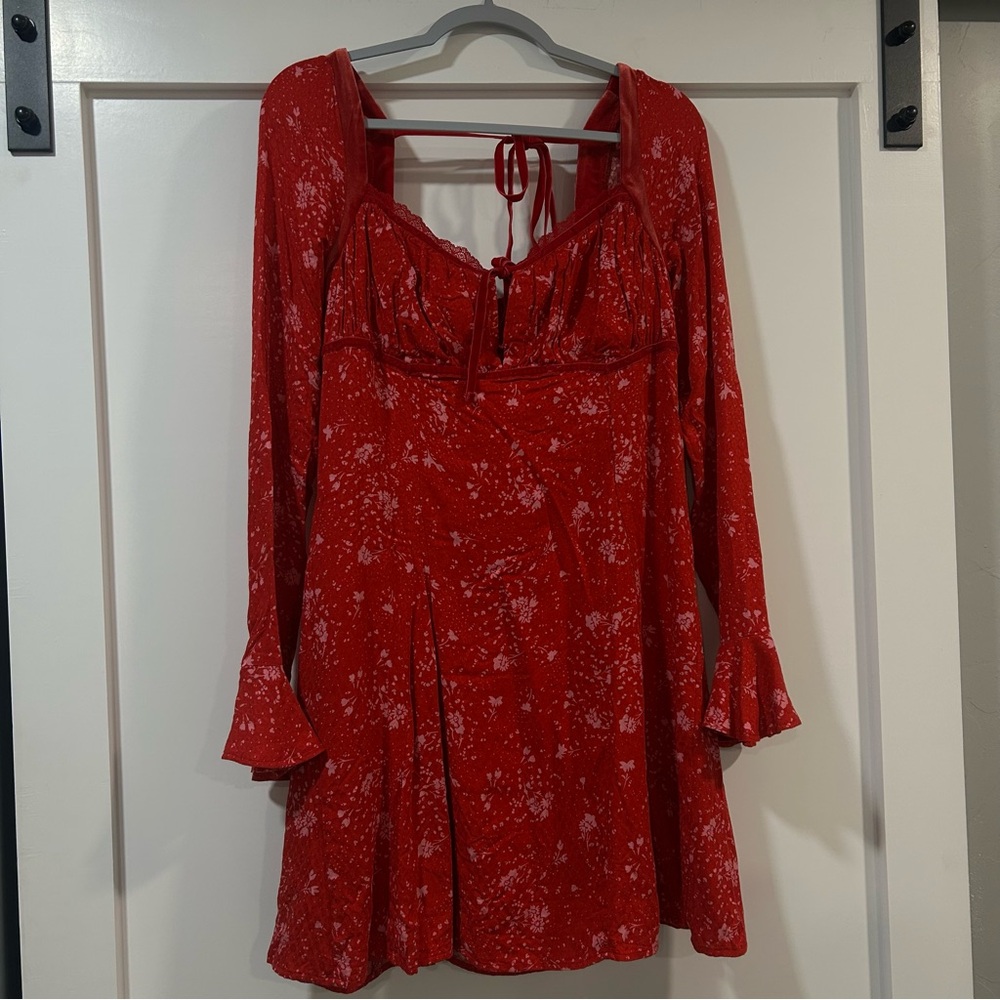Free People size large dress that’s never been worn before.